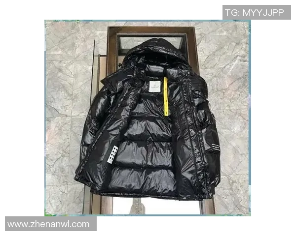 足球明星时尚新潮流西装搭配背包展现个性与风格